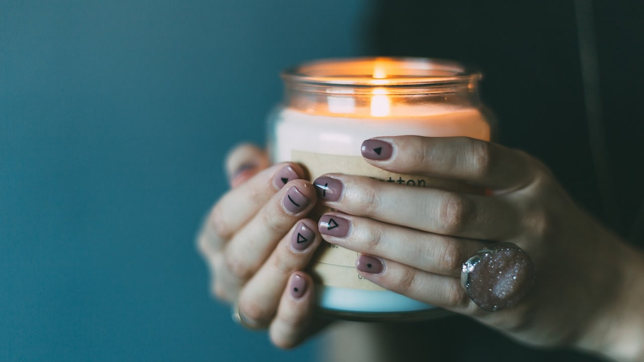 unhas de gel marrom chocolate