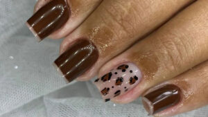 unhas de gel castanhas