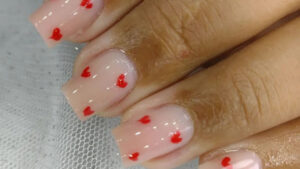 unhas de fibra de vidro delicadas